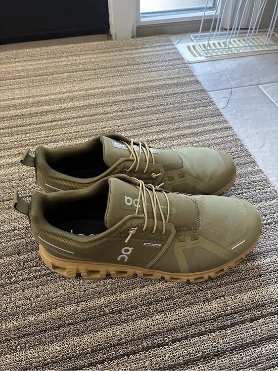 On Running Other - On Running On Cloud 6 Waterproof in Olive/Safari